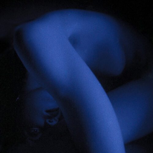 Liv.e - Girl in the Half Pearl